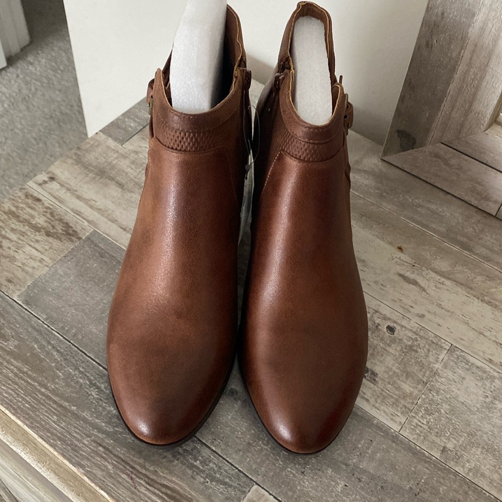 Brand New! Kim Roger’s Chestnut booties
